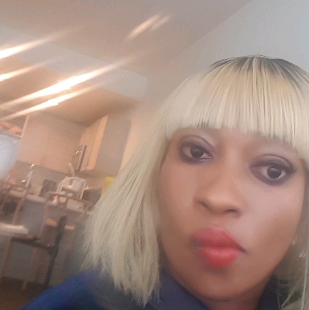 Meet your Posher, Olasumbo